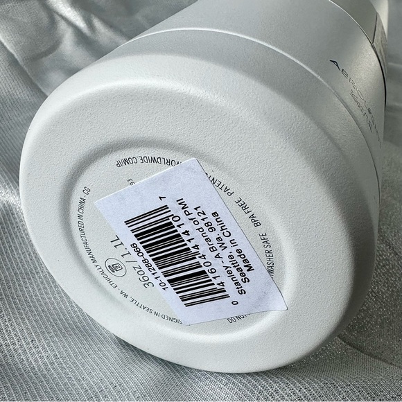 🎉HP!🎉 STANLEY ✨NWT✨ 36 oz Aerolight IceFlow Bottle in Polar - Picture 5 of 8